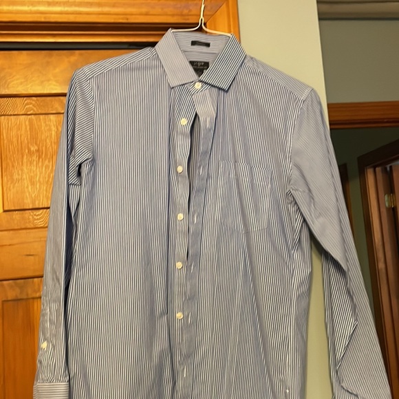 Mens small dress shirts (4) - Picture 2 of 10